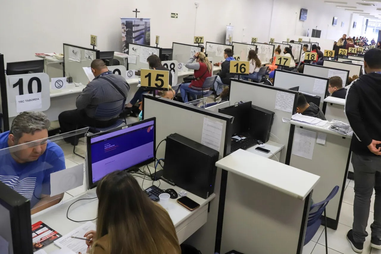 Mais de 15 mil vagas de emprego estão abertas no Paraná, quase 3 mil delas no agronegócio